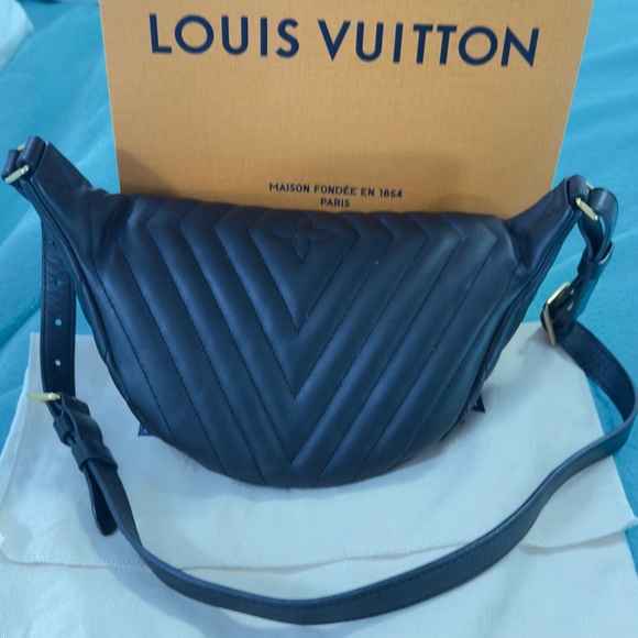 Louis Vuitton “New Wave” Bumbag Quilted Calfskin Belt Bag Black LV Crossbody - Picture 6 of 12